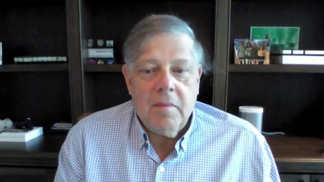 Former senior adviser to the Clintons Mark Penn gives his 2022 midterm election predictions and discusses whether Hillary Clinton will run for president in 2024.