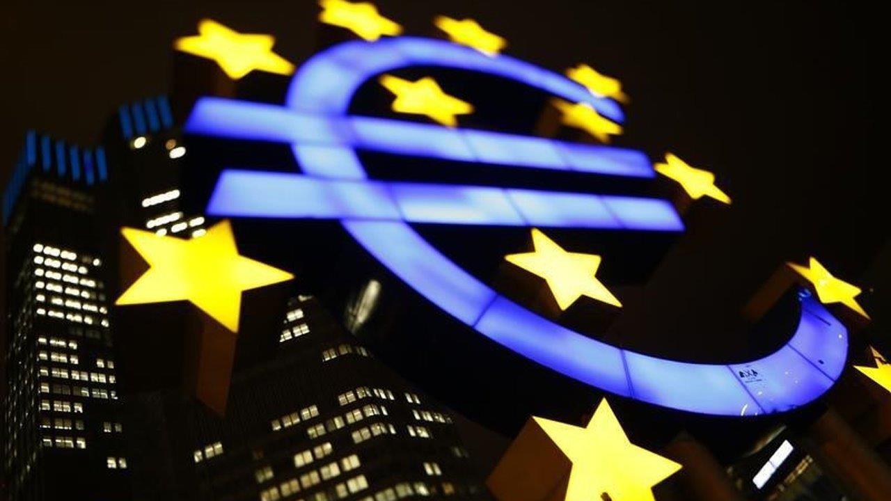 ECB cuts refinancing rate to 0%