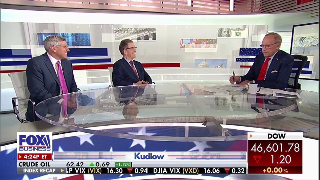 Panel discusses gold prices continued rise as investors seek dollar alternatives on ‘Kudlow.’