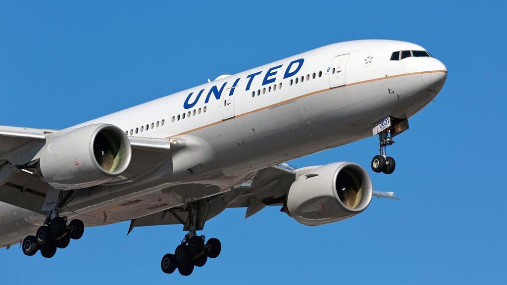 United Airlines under fire amid coronavirus after passenger tweets photo of packed flight 