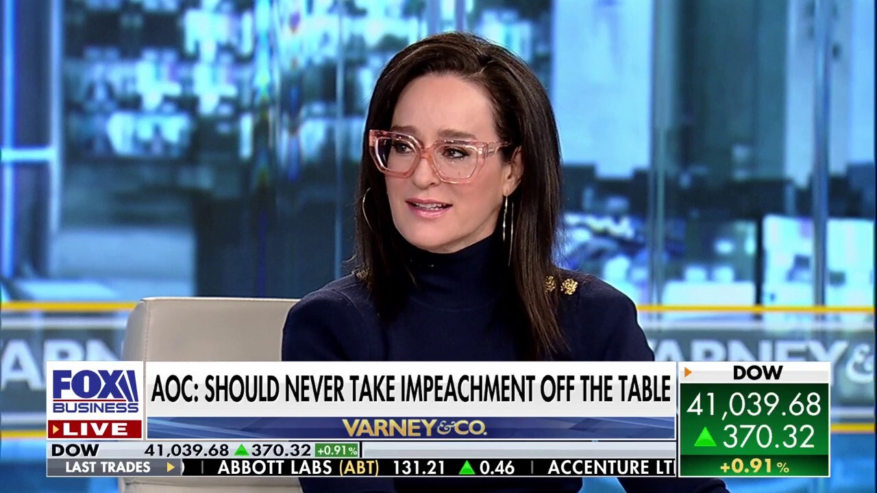 AOC's 'triangulation will be one of the most fascinating trapeze acts in all of politics': Kennedy