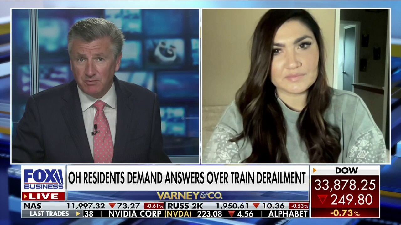 Jenna Giannios, an Ohio resident who lives near the train derailment, joined ‘Varney & Co.’ to discuss the government’s ongoing lack of transparency following the catastrophe.