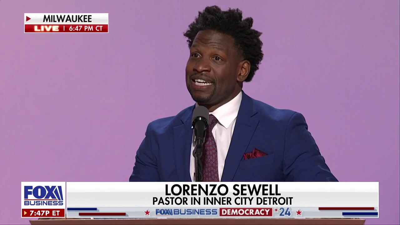 Pastor Lorenzo Sewell: Trump came to the ''hood' because he cares about average Americans