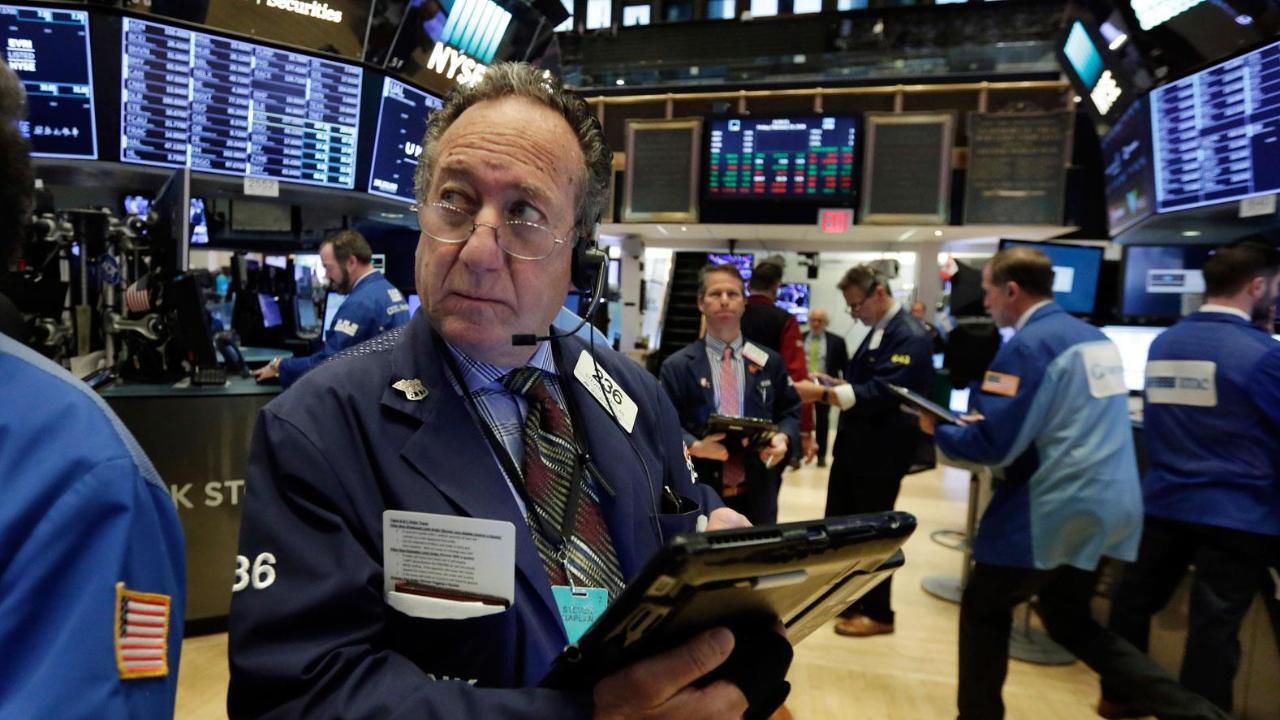 US retail sales numbers drag stocks in early trading