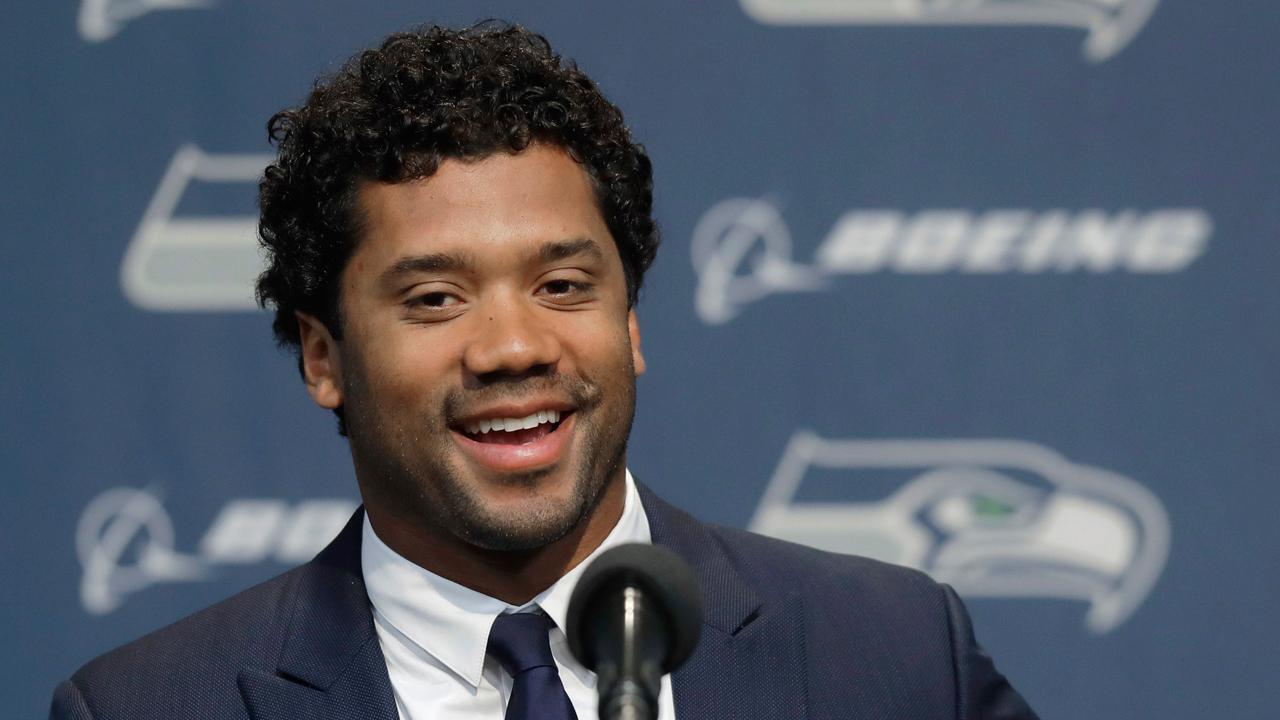 Quarterback Russell Wilson gives offensive line $156K worth of in Amazon stock