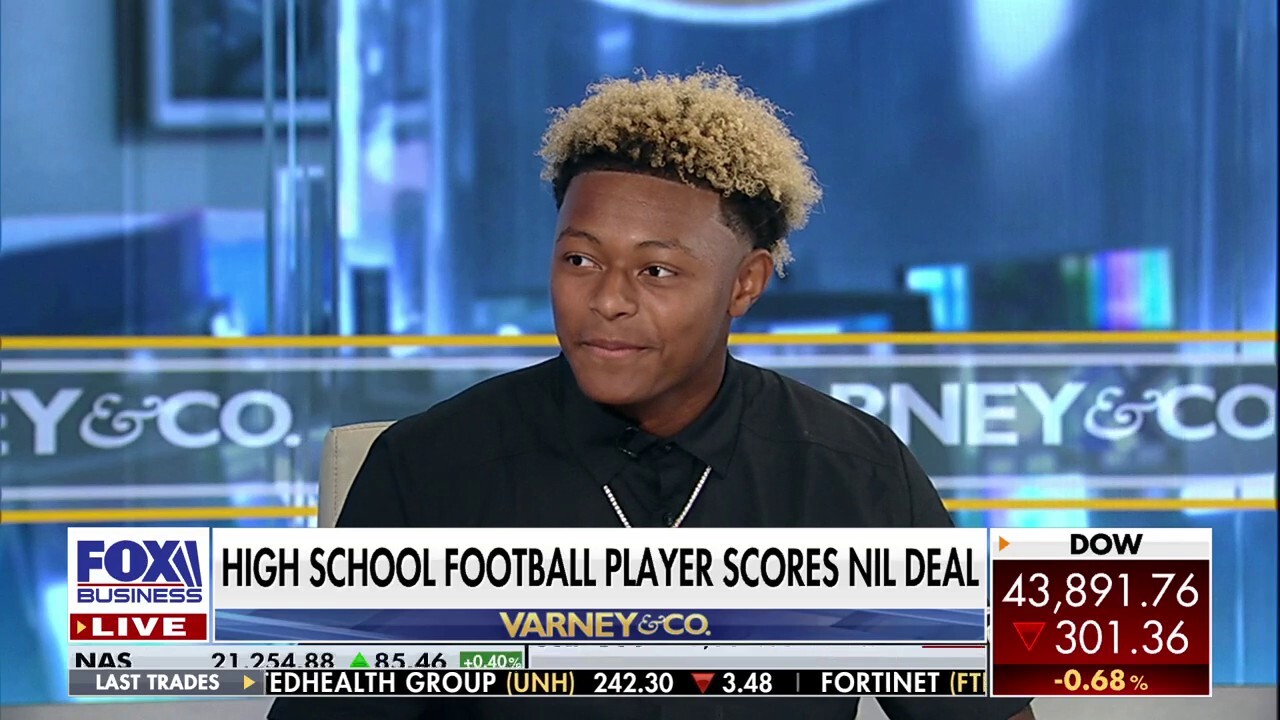 Teen football star reveals stunning NIL deal with trading card company