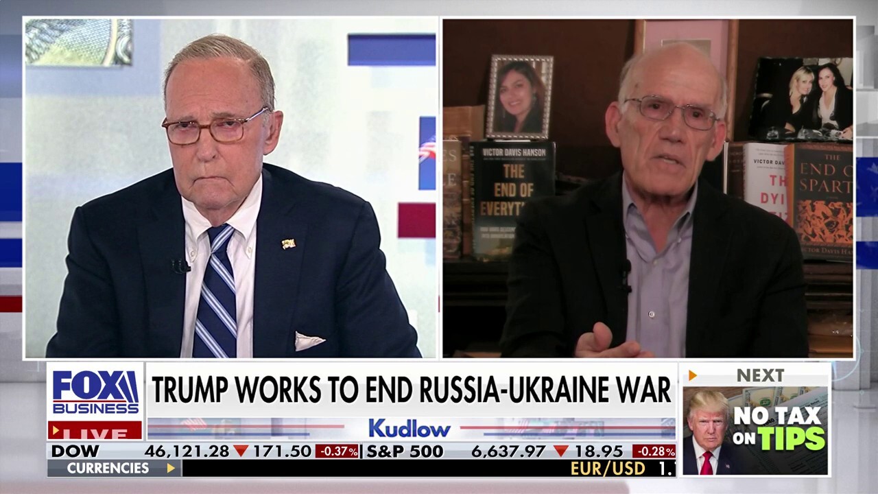 Ukraine should rally NATO and arm itself to the teeth, says Victor Davis Hanson