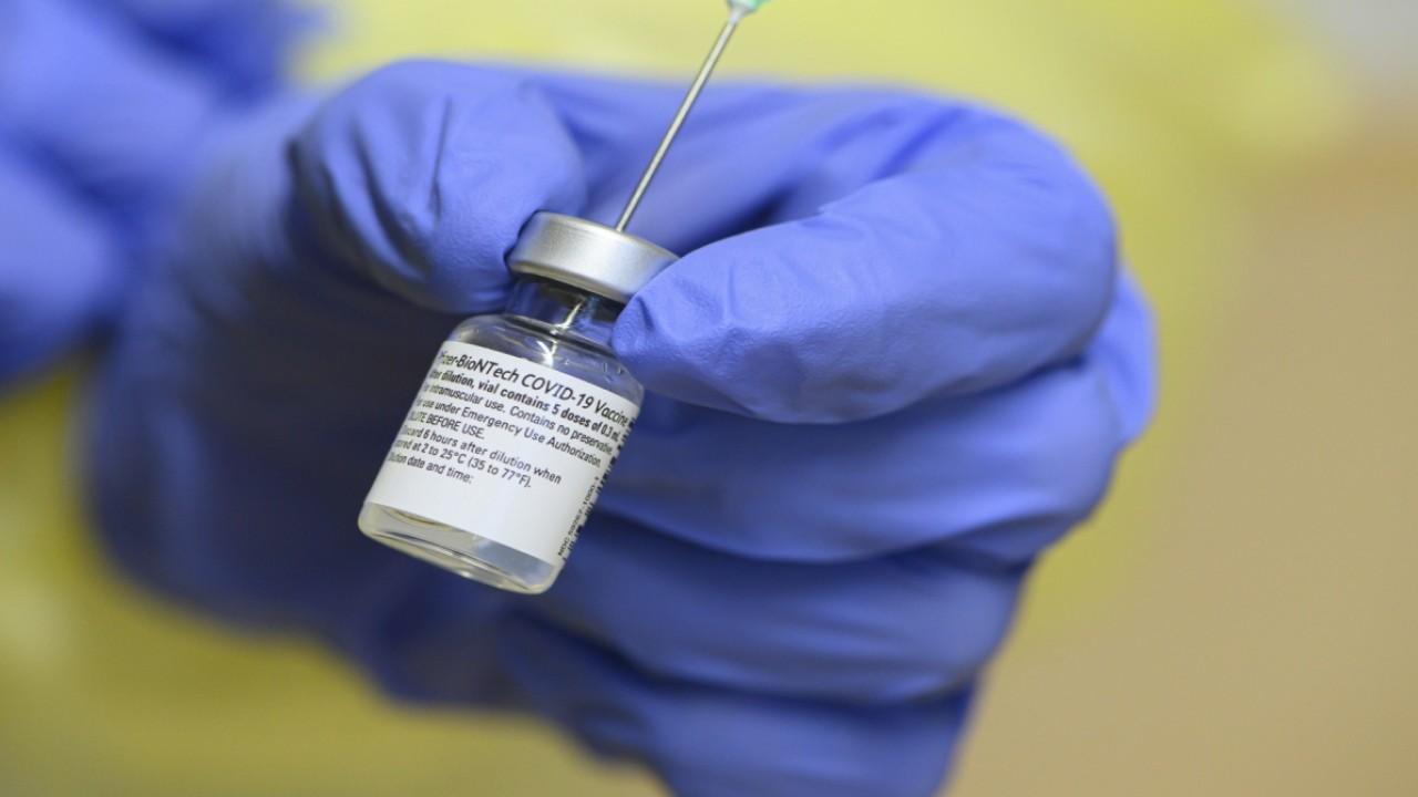 Health care workers against coronavirus vaccine are 'ill-informed': Dr. Marc Siegel