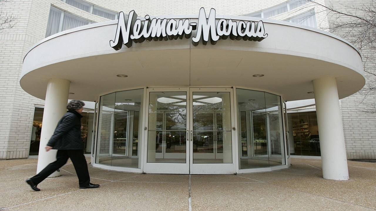Neiman Marcus Group CEO Geoffroy van Raemdonck discusses if inflation and higher interest rates are impacting his rich clientele on 'Cavuto: Coast to Coast.'