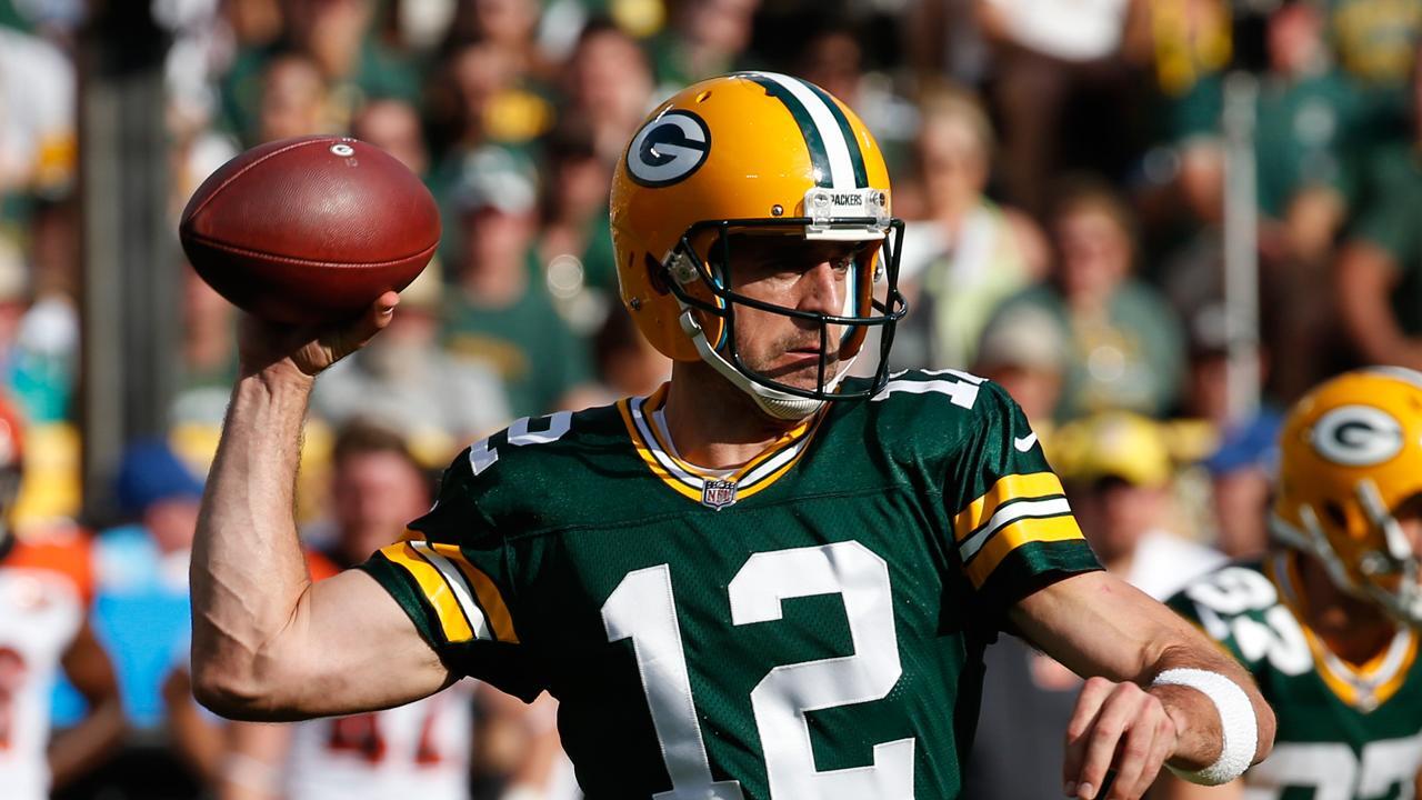 Packers QB Aaron Rodgers asks fans to lock arms during tonight's NFL game