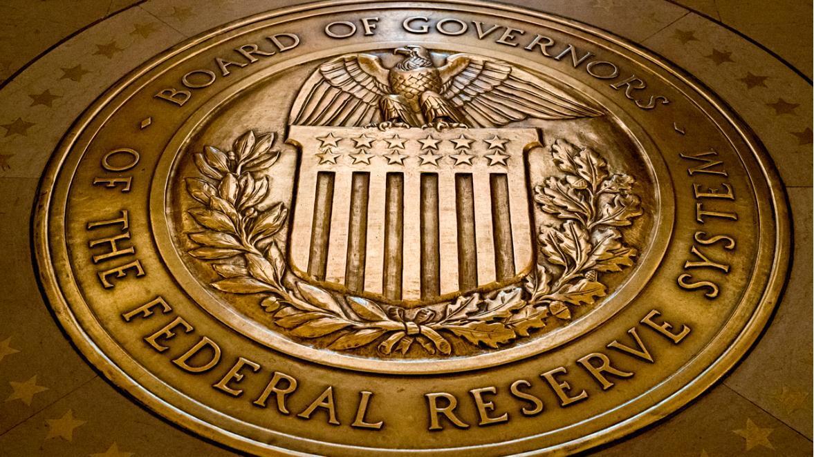 How should the Fed respond to the current economic uncertainty?