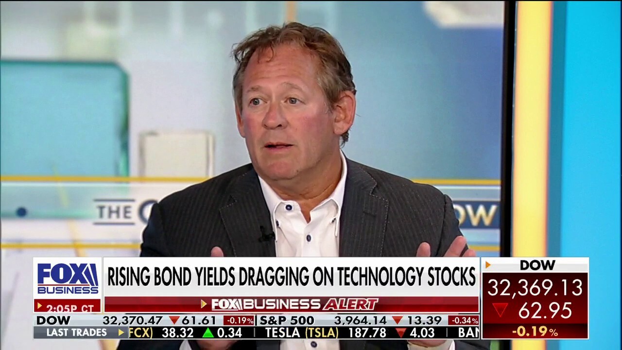 BlackRock global fixed income CIO Rick Rieder discusses his firms note on the Fed continuing to tighten and where hes investing in the bond market on The Claman Countdown.