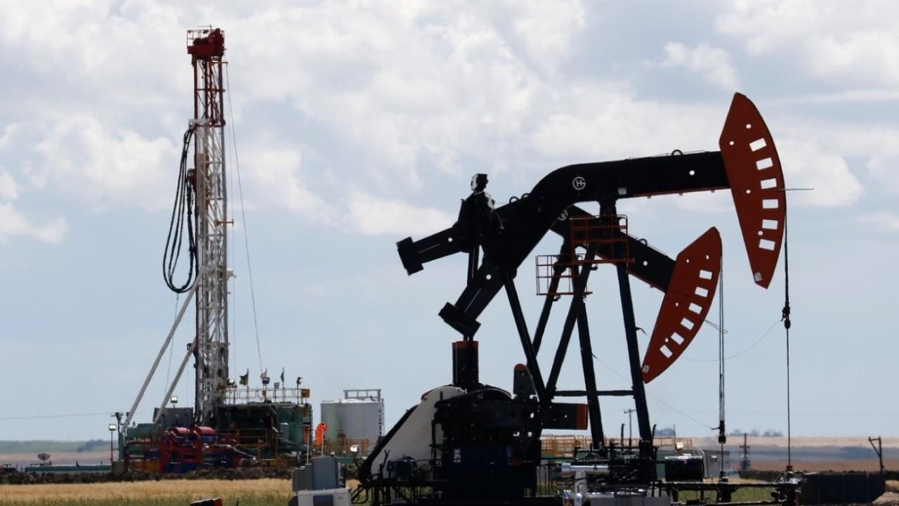 Industry expert explains why oil prices are tanking amid OPEC deal