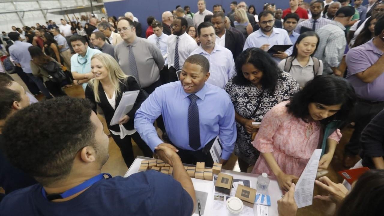 US private sector jobs growth beats expectations in January