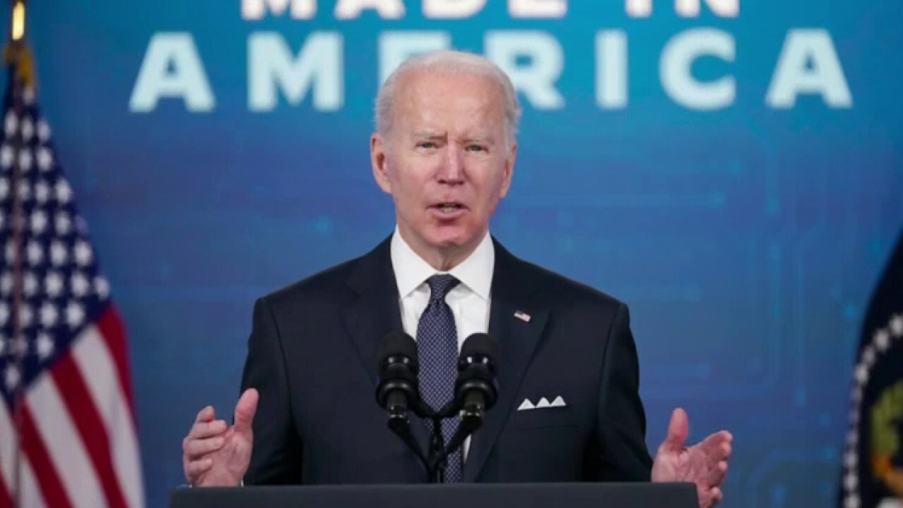 Biden stumps in multiple cities as strategists warn of midterm mess