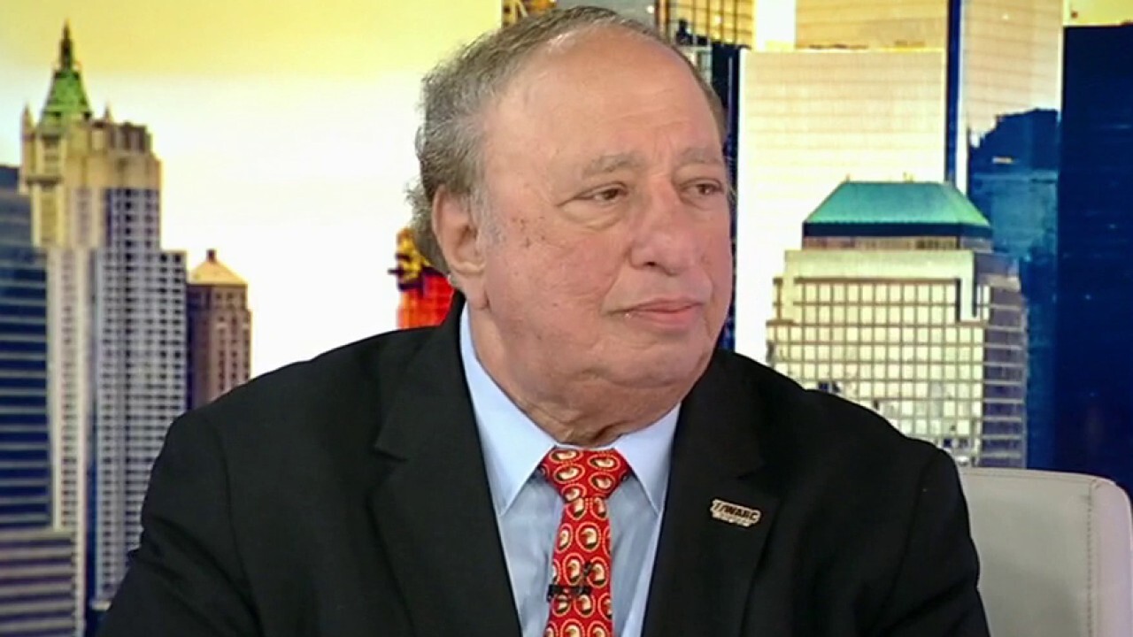 Red Apple Group and United Refining Company chairman and CEO John Catsimatidis argues that ‘there’s something rotten’ in Washington.