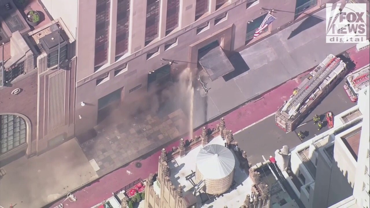 Firefighters respond to plumes of smoke emitting from the Tiffany building in New York City. (WNYW)