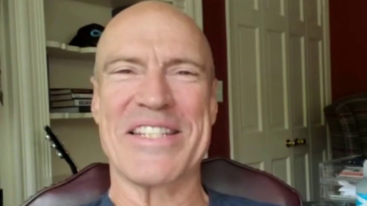 NHL Hall of Famer and six time Stanley Cup Champion Mark Messier on Athlete Direct working with sports stars to control their own memorabilia.