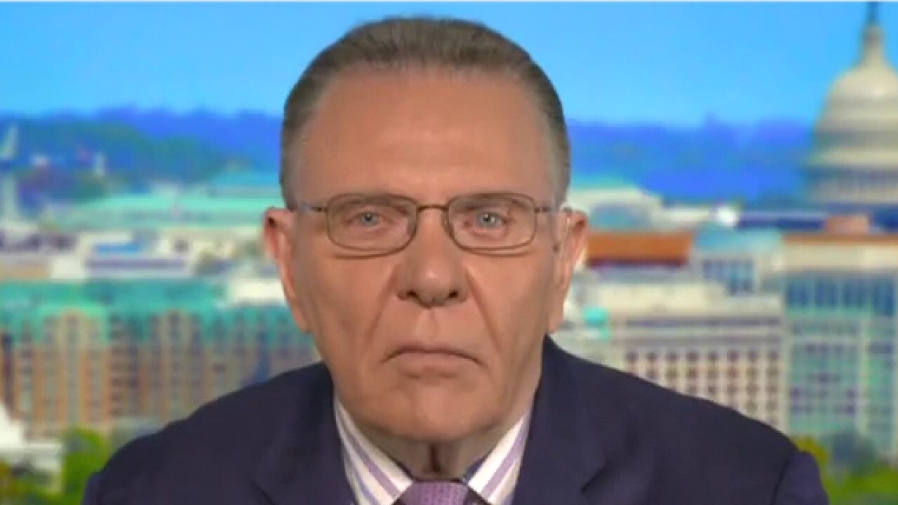 Fox News senior strategic analyst gives his take on the 40-mile long Russian convoy on 'Kudlow.'