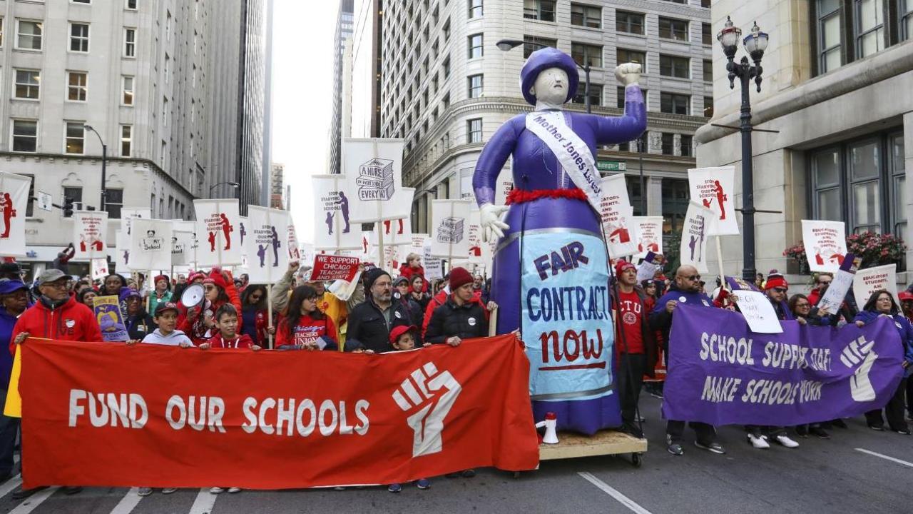 Parents in Chicago scrambling to find childcare amid teachers strike