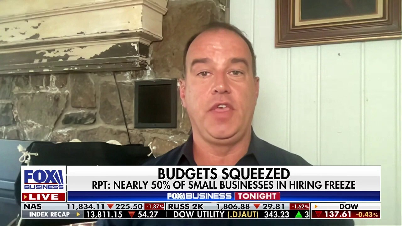 The Chateau on The Lake owner Buddy Foy Jr. discusses how small business and restaurants are struggling to hire employees in an inflationary climate on ‘Fox Business Tonight.’