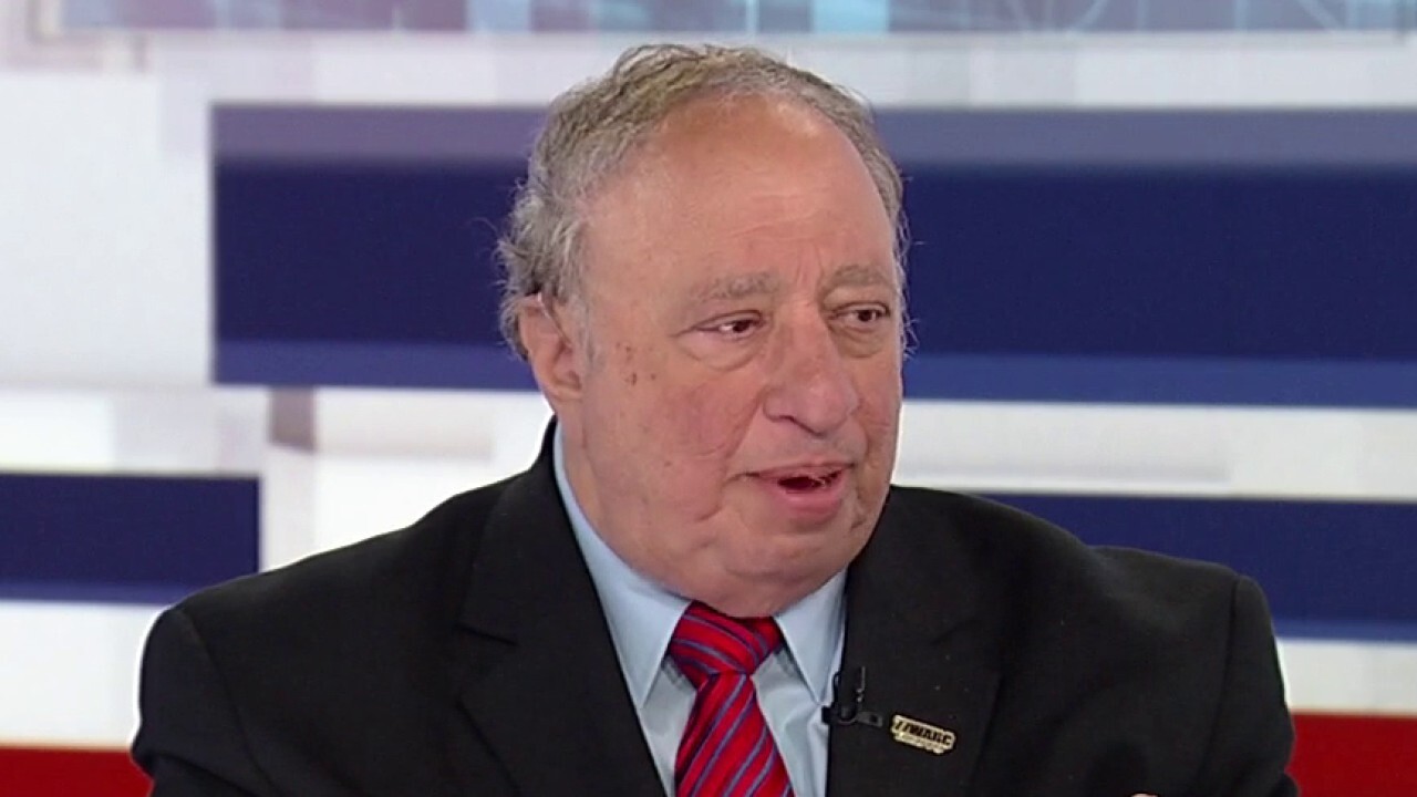 United Refining Company CEO John Catsimatidis reacts to President Biden's war on the oil and gas industry as Americans struggle with rising prices on 'Kudlow.'