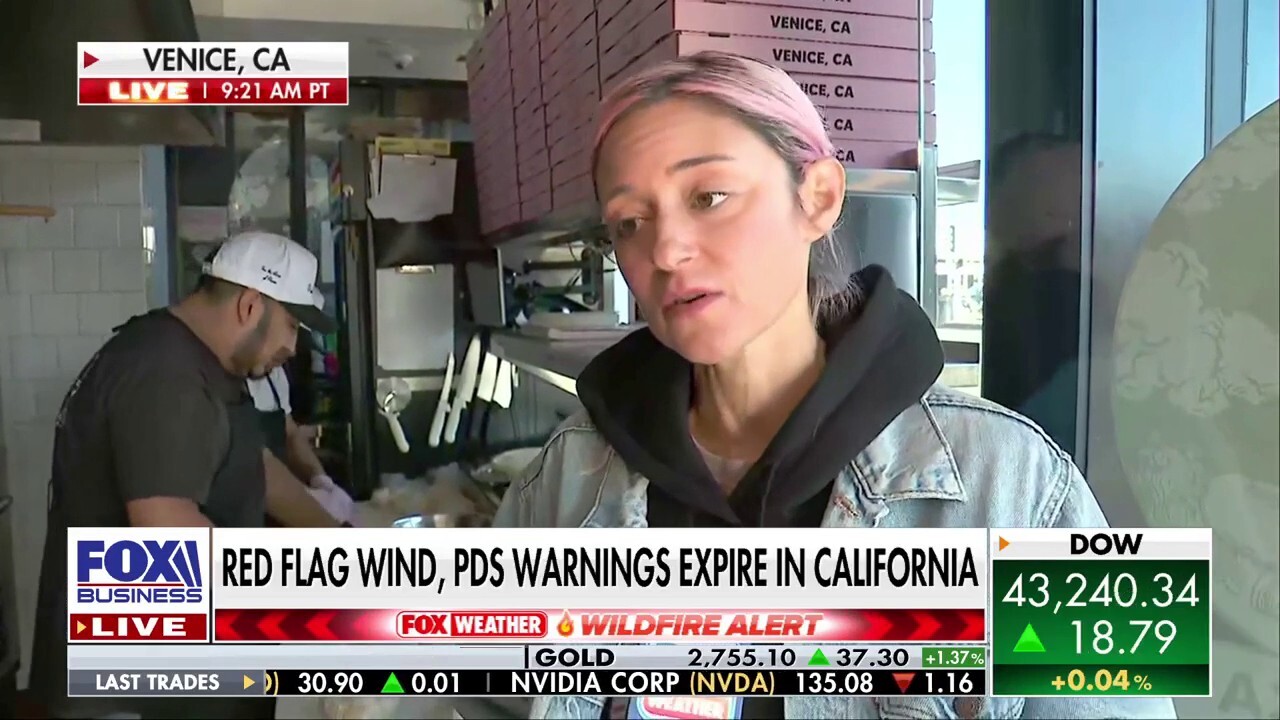 FOX Weather's Brandy Campbell reports from Venice, California, where the community is coming together to help feed wildfire first responders and victims.