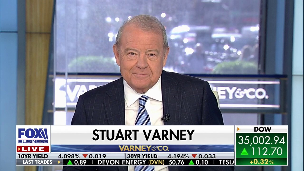 Varney & Co. host Stuart Varney argues age has become a factor in American politics after Mitch McConnell froze at a Kentucky press conference.