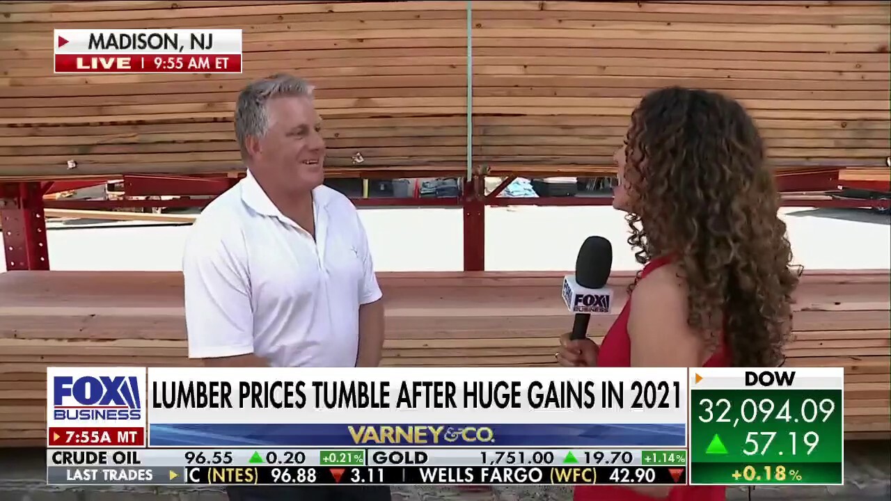 Price of lumber tumbles following massive gains in 2021 