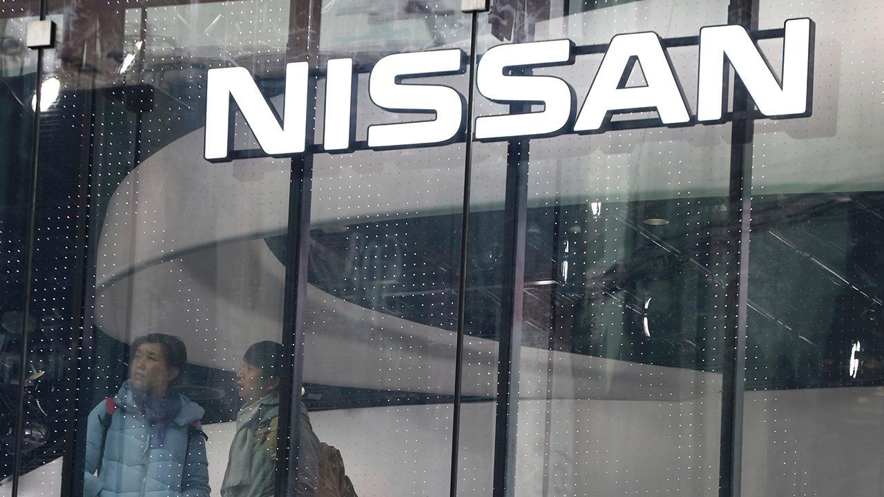 Nissan slashes outlook amid Carlos Ghosn charges