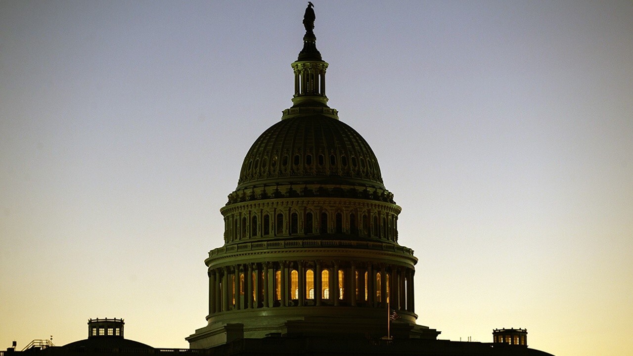 Congress moves toward funding government, averting shutdown 