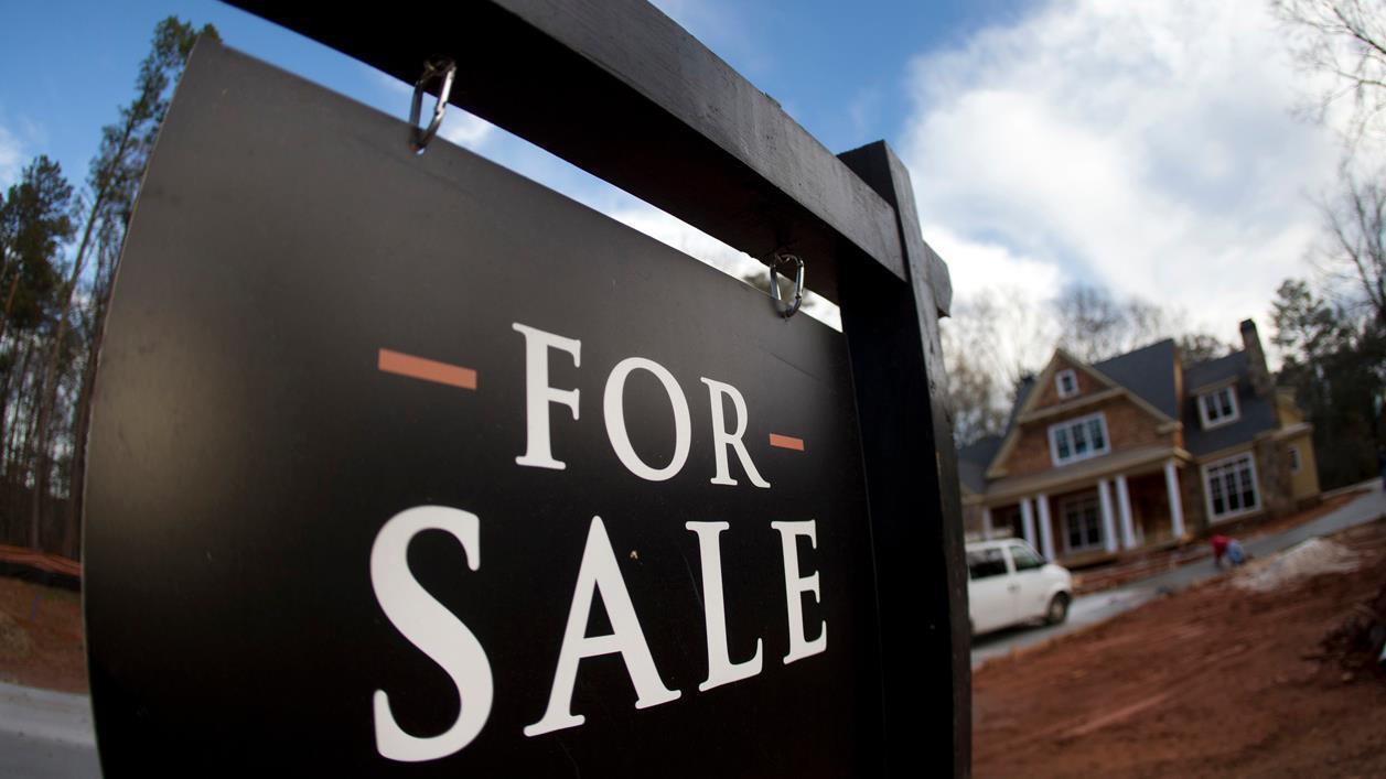 Housing price gains weakest in 7 years, Case-Shiller says