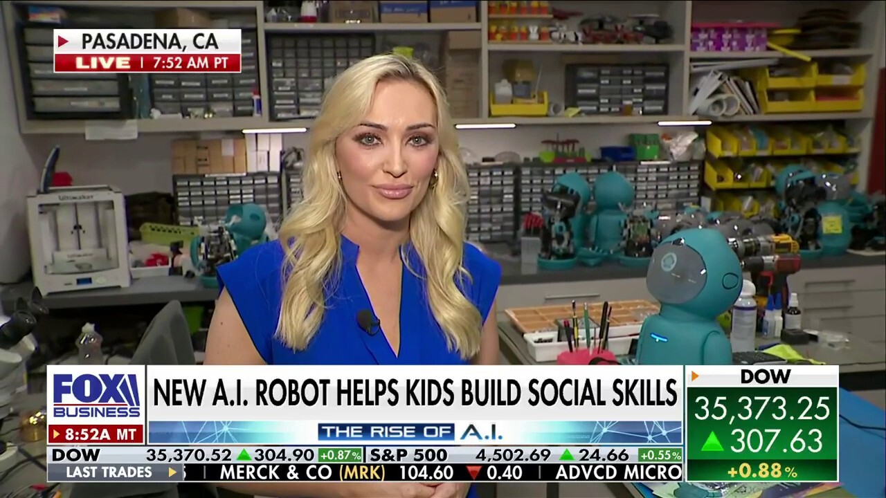 FOX Business' Kelly O'Grady speaks to kid-friendly robot 'Moxie' and its founder Paolo Pirjanian about the power of A.I. in education.