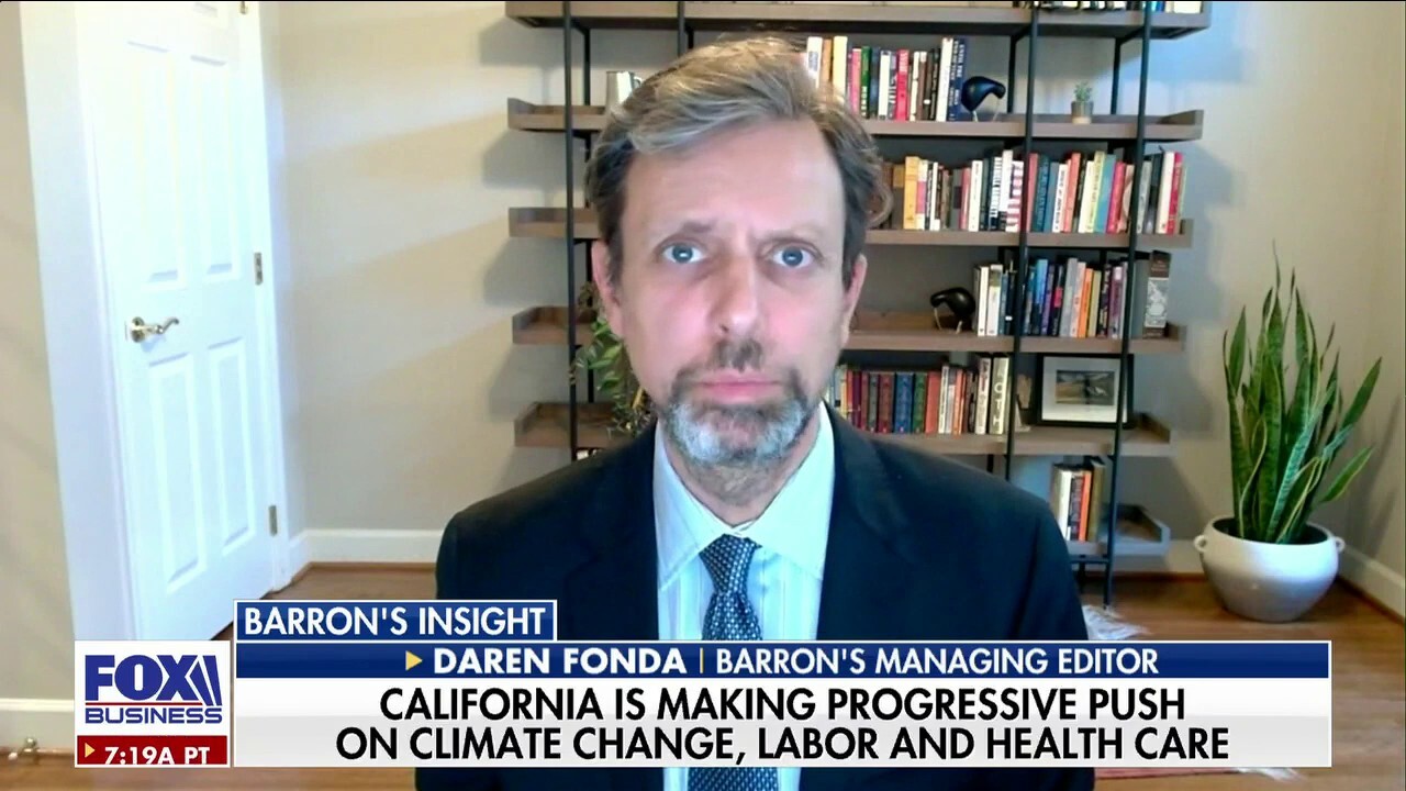 Barron's Managing Editor Daren Fonda discusses the exodus of companies from California over progressive policies, and restaurant labor shortages on 'Barron's Roundtable.' 