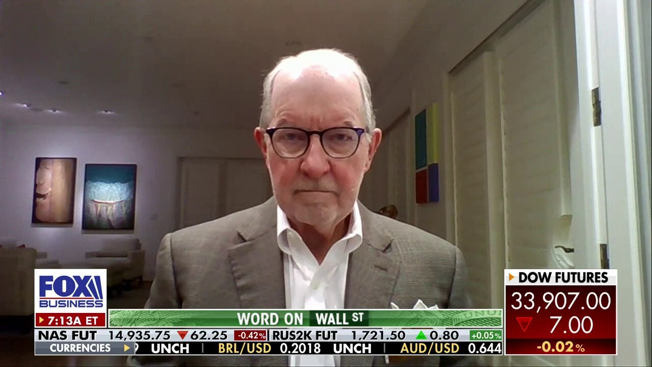 Apple is a 'bank' rather than a technology company at this point: Dennis Gartman