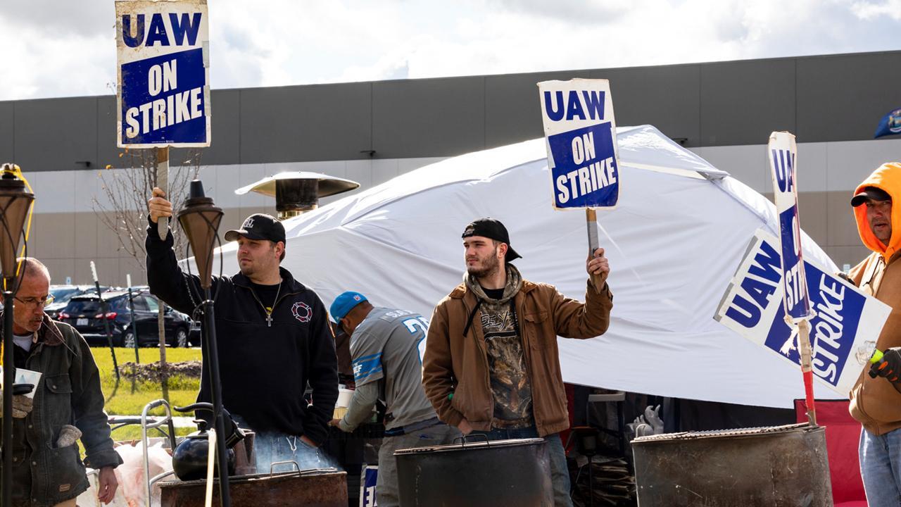 Will GM-UAW's deal inspire other unions to strike? 