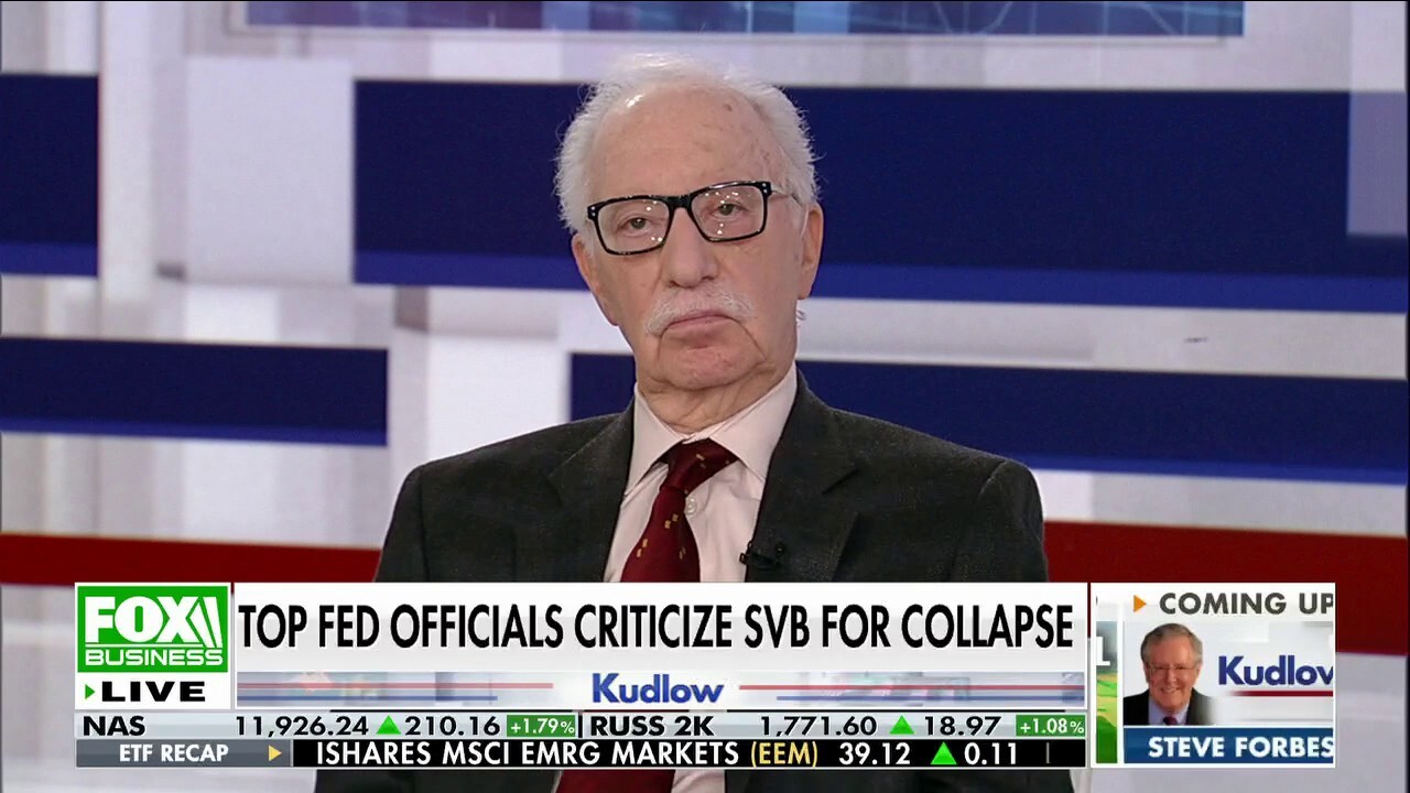 Former Federal Reserve Vice Chair Randal Quarles and Cornerstone Research senior adviser William Silber give their take on how the government should responding to bank failures on 'Kudlow.'