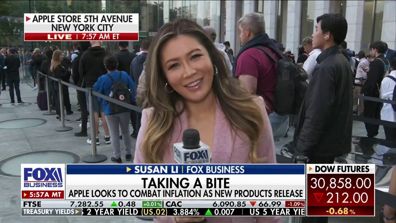 FOX Business' Susan Li talks to Apple fans waiting to purchase the iPhone 14 in New York City and reports on how supply chain issues have affected release dates. 