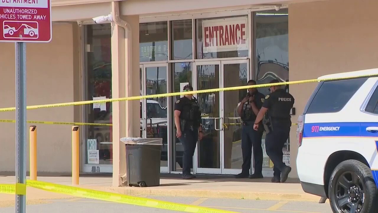 Two people are dead after being shot trying to rob a jewelry store at the Magic Mall in Orlando, police said Friday. Two suspects are reportedly still at large. FOX 35 Orlando reports.