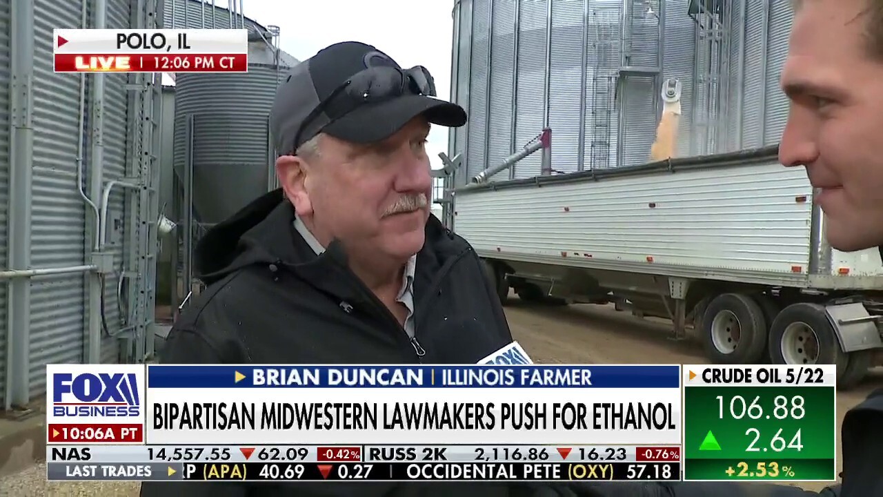 FOX Business' Grady Trimble reports from Polo, Ill., where corn farmers are showing support for E15 gasoline to be available year-round.