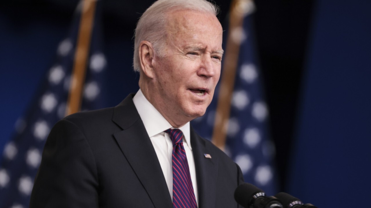 GOP pollster Lee Carter on what Biden's sinking approval rating means for the Democrat Party.