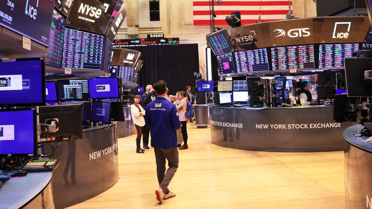 Stock market opens lower on rising bond yields