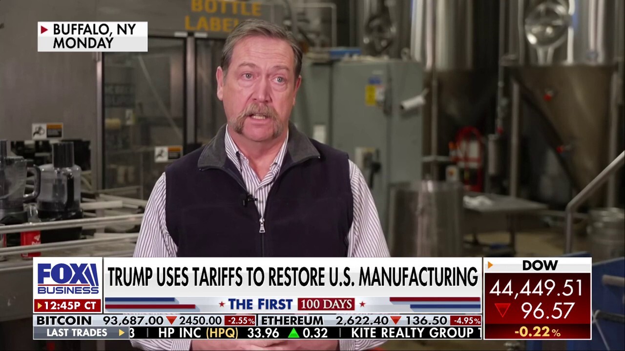 FOX Business’ Lauren Simonetti reports on how one American business owner is capitalizing on President Donald Trump’s tariff plan.