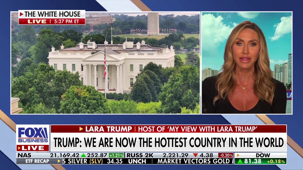 'My View' host Lara Trump weighs in Apple's plan to invest $100 billion in U.S. manufacturing on 'The Evening Edit.'