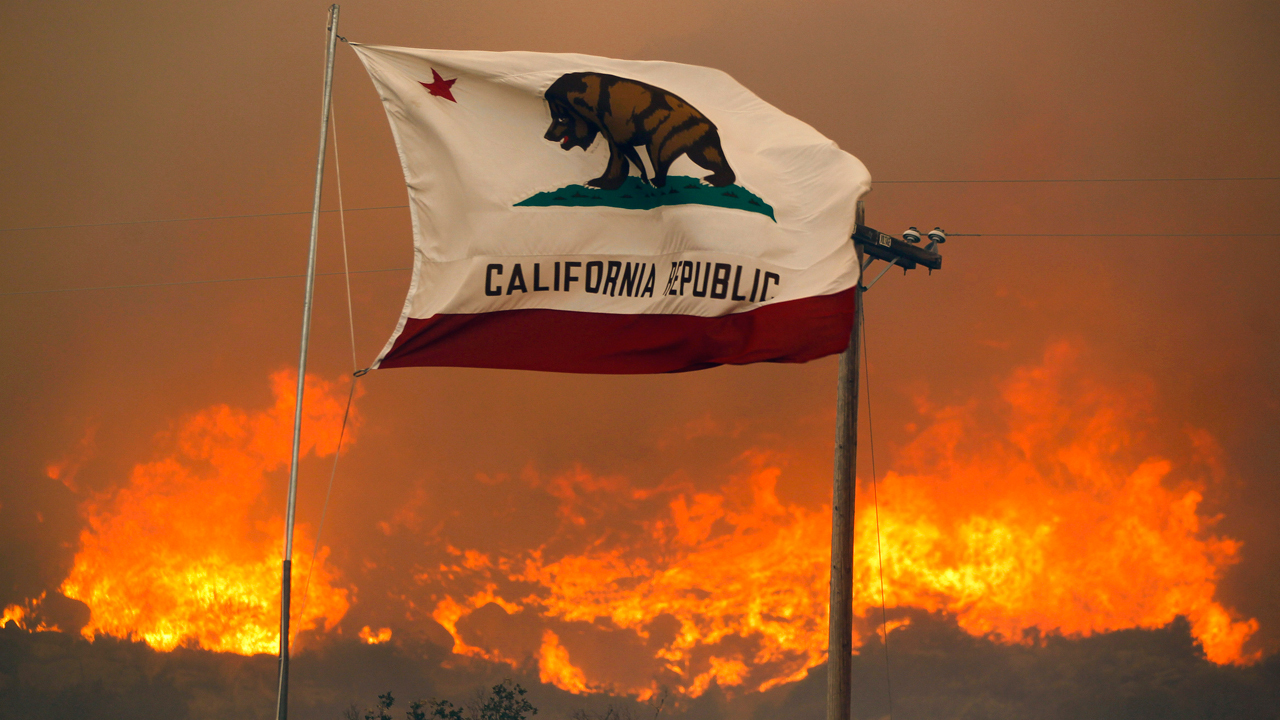 Twin wildfires raging in California