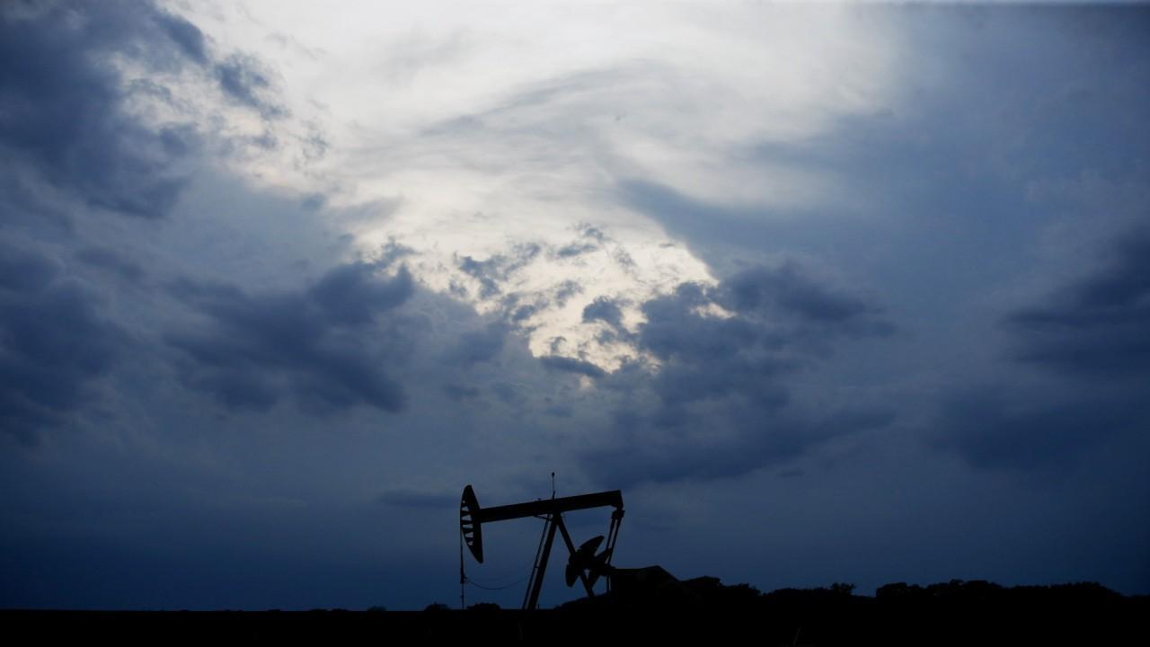 American oil producers take hard hit from falling prices