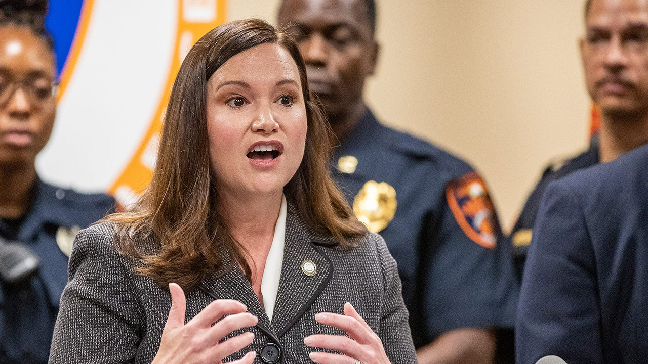 Florida AG swears in first class of police officers who left New York, urges others to do the same