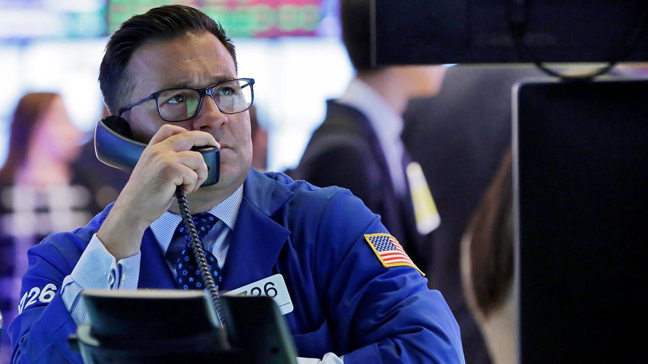 US stocks end lower as tech sector continues to tumble
