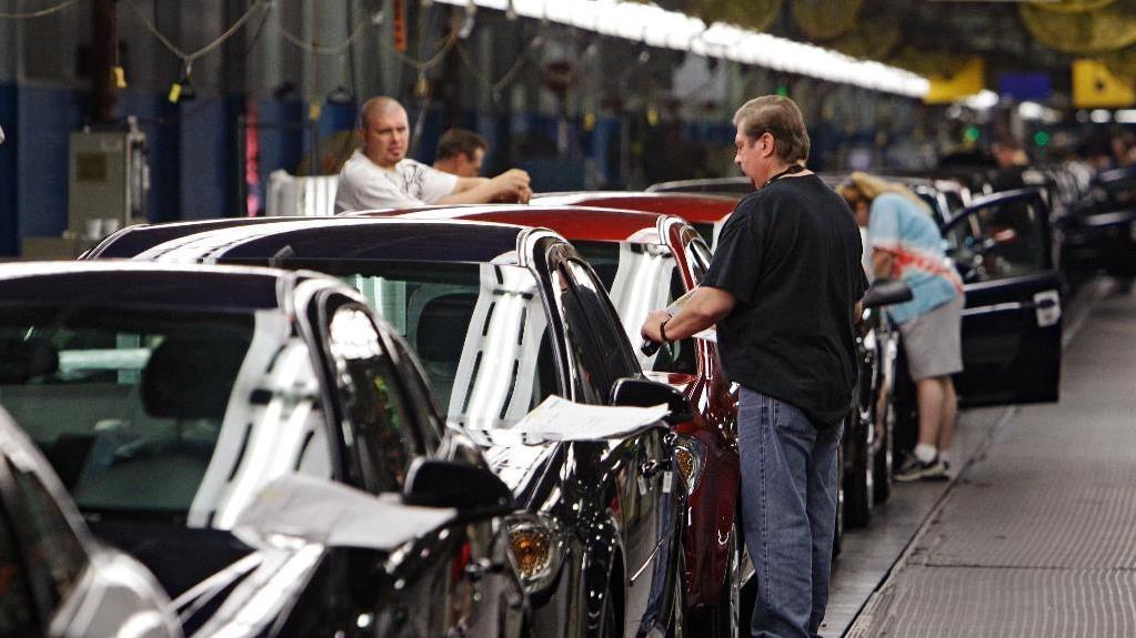 Why did the UAW target GM first in contract talks? 