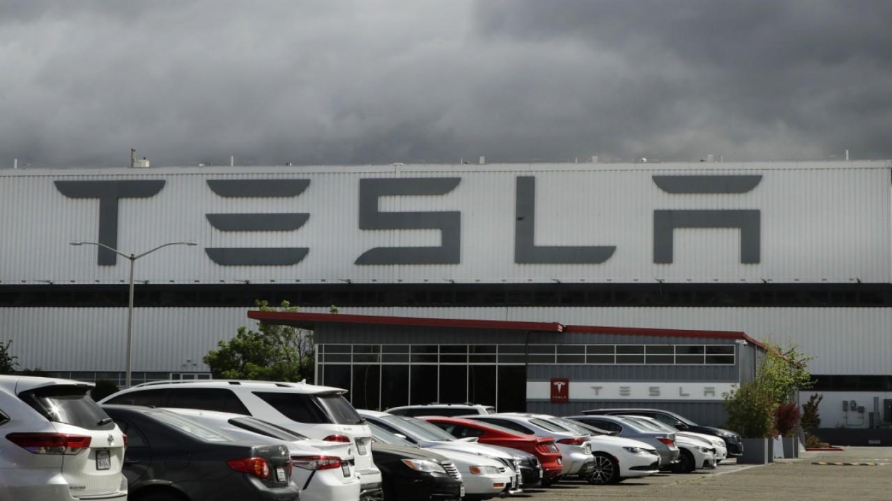 Tesla stock will hit $1,800 per share: Analyst 